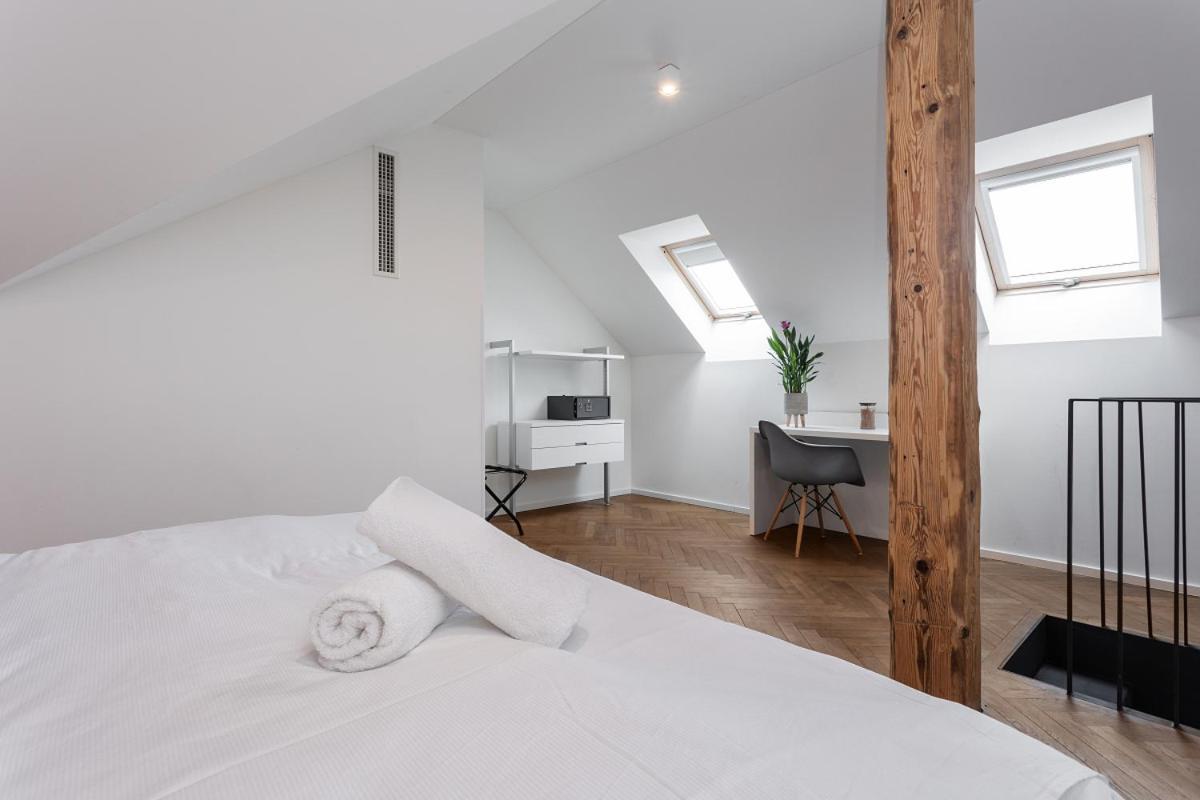 Modern Apartments Close To River Praha Bagian luar foto