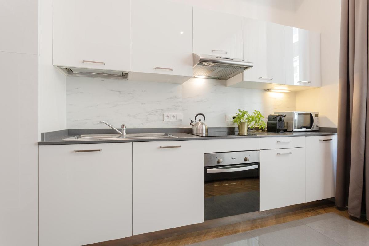 Modern Apartments Close To River Praha Bagian luar foto