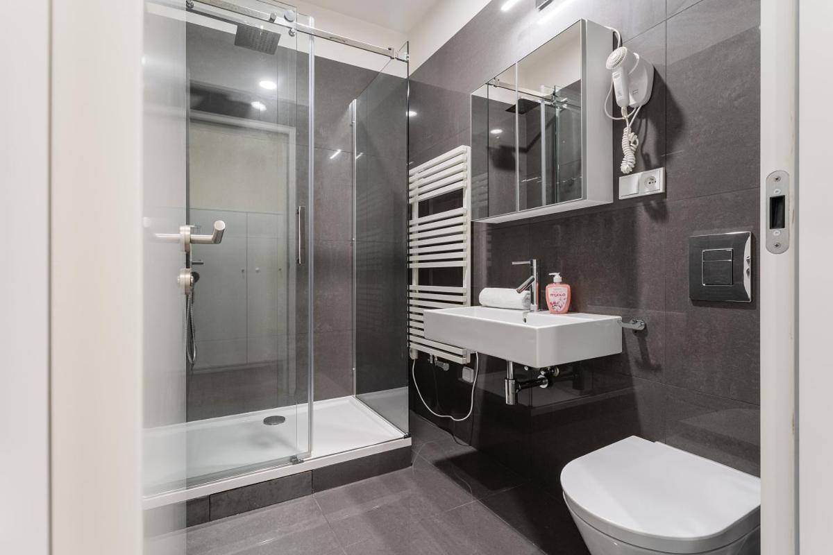 Modern Apartments Close To River Praha Bagian luar foto