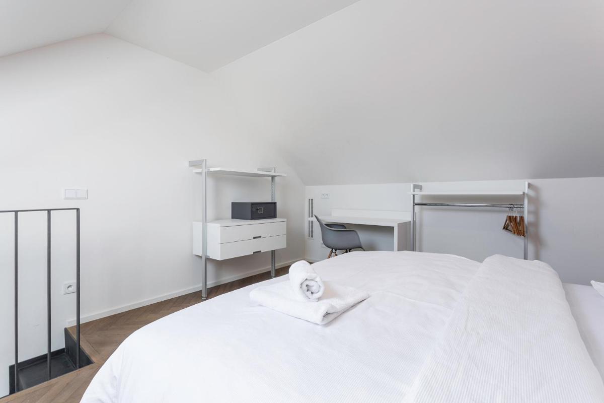 Modern Apartments Close To River Praha Bagian luar foto