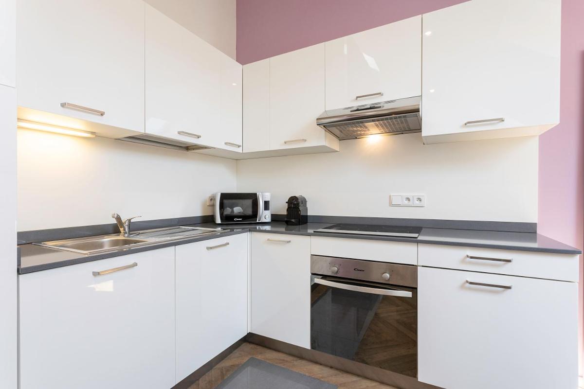 Modern Apartments Close To River Praha Bagian luar foto
